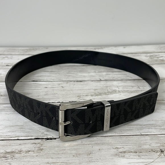 MICHAEL KORS LOGO BELT SZ S?? See measurements in the pictures - Picture 1 of 7